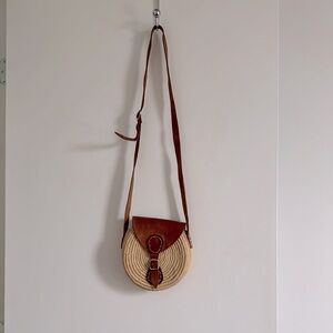Handmade Leather & Straw Round Crossbody Bag – Boho Chic Summer Style